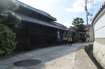 Takenouchi Kaido (Road): In front of the Kinoshita Residence